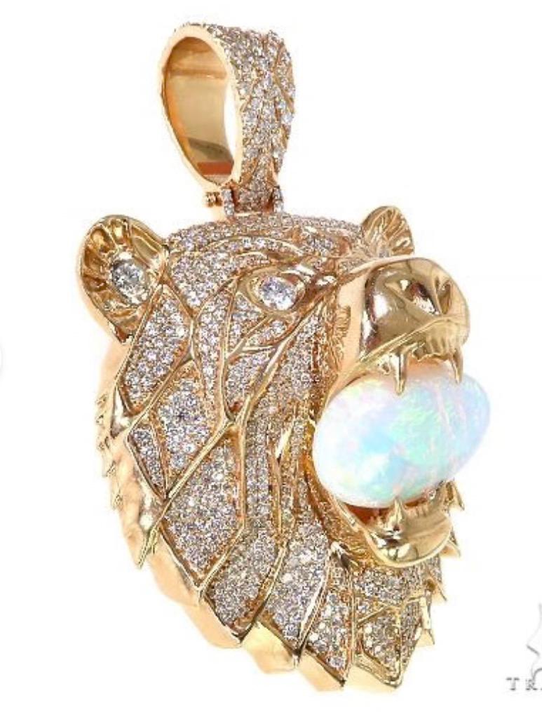 The Bear pendant, profile detail